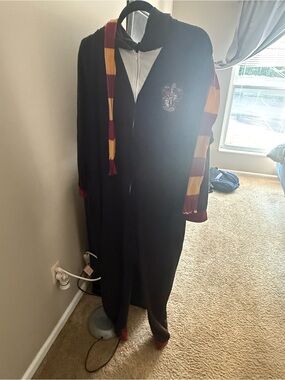 Gryffindor-Inspired Women’s Black Hooded Robe with Red & Gold Scarf
